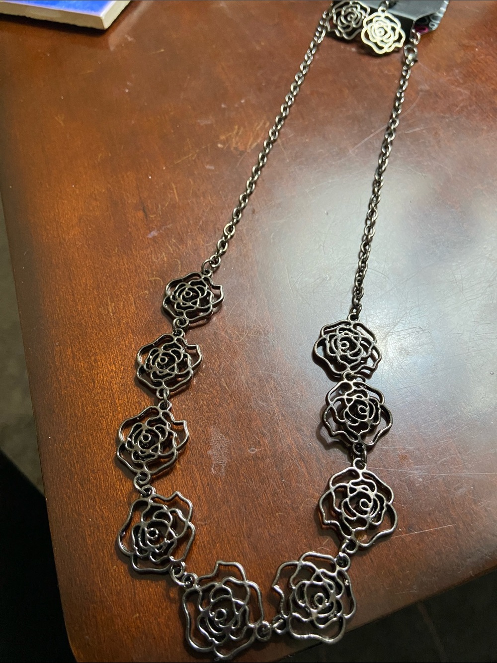 Floral Rose Link Necklace - Black Silver Tone